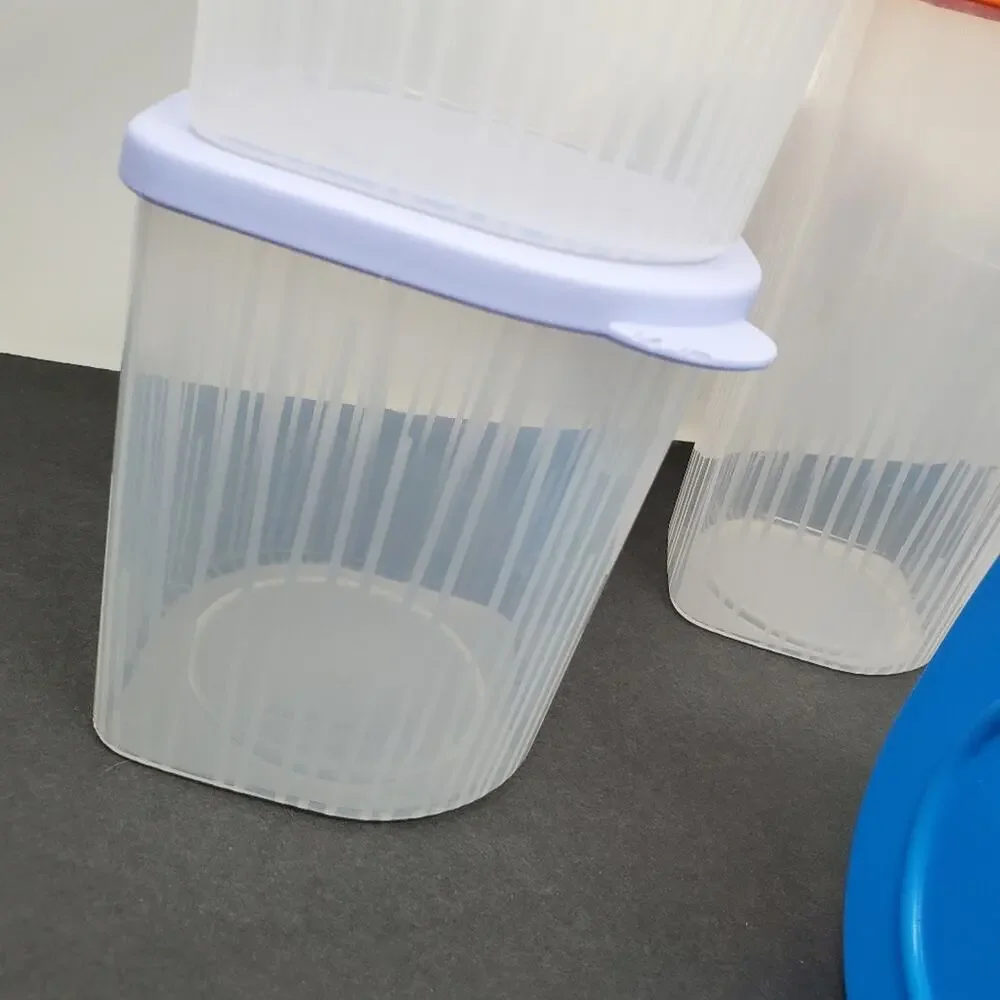Tupperware Fresh N Cool lidded plastic containers Lot of 5 W/ Lids 2 Sizes